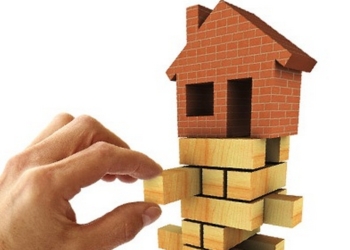 Нехилый самозастрой площадью 1 тыс.кв.м: на ул.Флотской в Николаеве на берегу Ингула решили построить дом