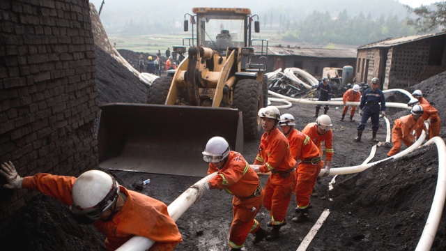 В Китае в результате пожара на шахте погиб 21 человек 1