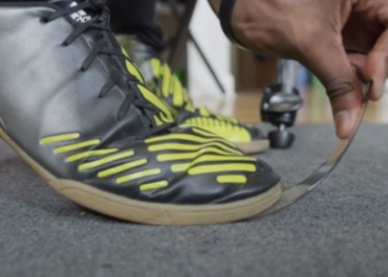 “Упругое, как сталь”. Ученые разработали новый вид сверхпрочного стекла