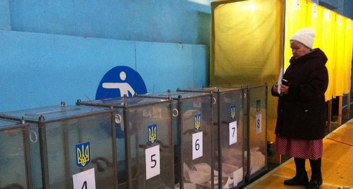 Выборы в Мариуполе прошли под лозунгом “Бабушкам виднее”