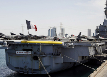 Авианосец “Шарль де Голль” двинул на Сирию – бороться с террористами