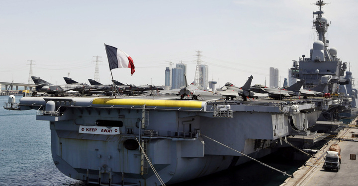 Авианосец “Шарль де Голль” двинул на Сирию – бороться с террористами