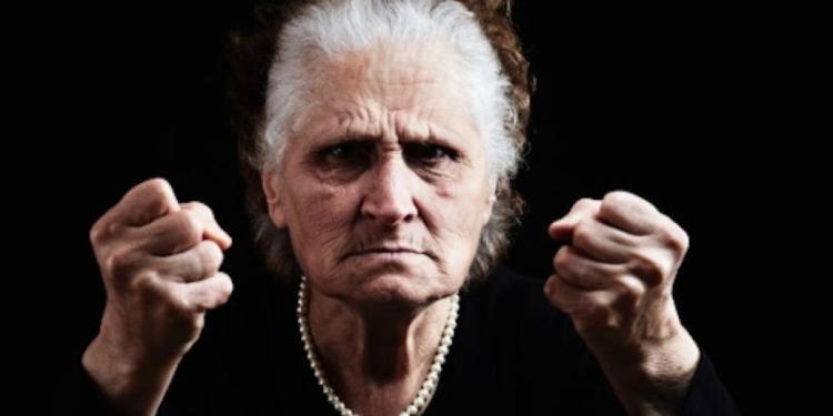 На Николаевщине подрались две 73-летние женщины, одна из них госпитализирована