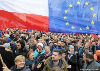 В 20 городах Польши прошли массовые антиправительственные протесты