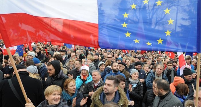 В 20 городах Польши прошли массовые антиправительственные протесты