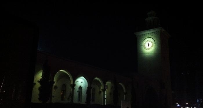 В широком ассортименте. В “блокадном” Крыму на полках супермаркетов – конфеты Roshen