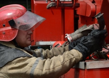 На Кубани  пожар на нефтеперерабатывающем заводе