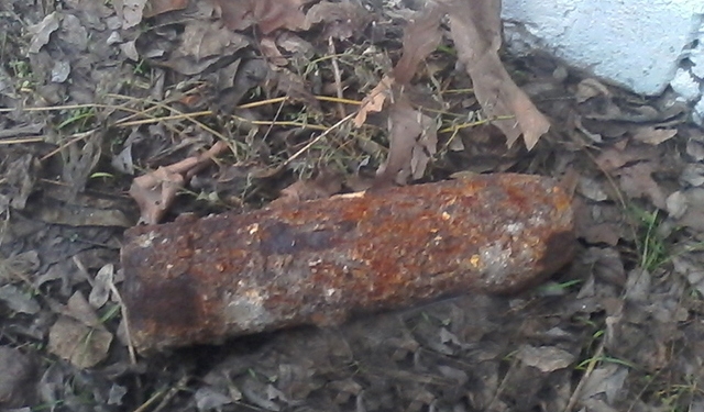 В Николаеве прямо на углу улиц обнаружили артснаряд