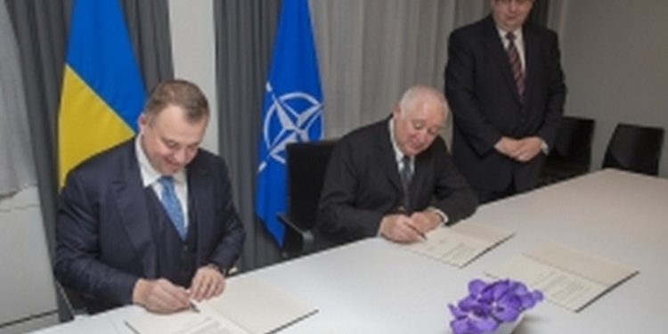 Украина и НАТО подписали Дорожную карту по оборонно-техническому сотрудничеству