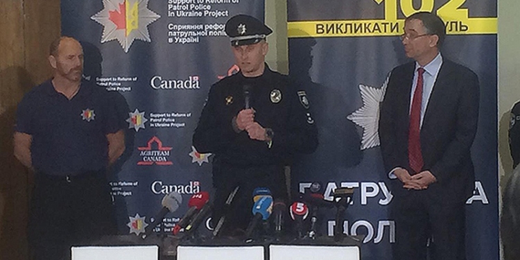 Патрульная полиция Николаева получит от Канады новую форму и видеокамеры