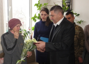 Мама погибшего в зоне АТО николаевского воина получила его орден «За мужество» III степени