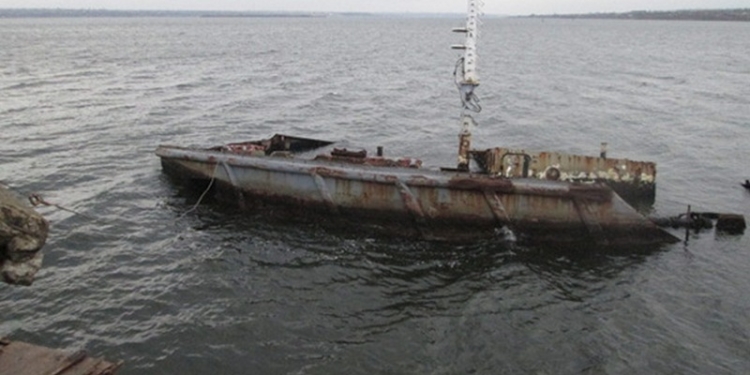 В Николаеве в затонувшей барже нашли скелетированные останки человеческого тела