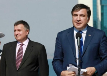 Би-би-си о конфликте Яценюка-Саакашвили: Президенту стоит задуматься
