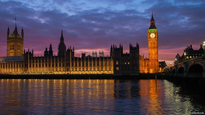 Мертвая Темза уже не мертвая, в ней живут тюлени, дельфины и другая живность. История успеха