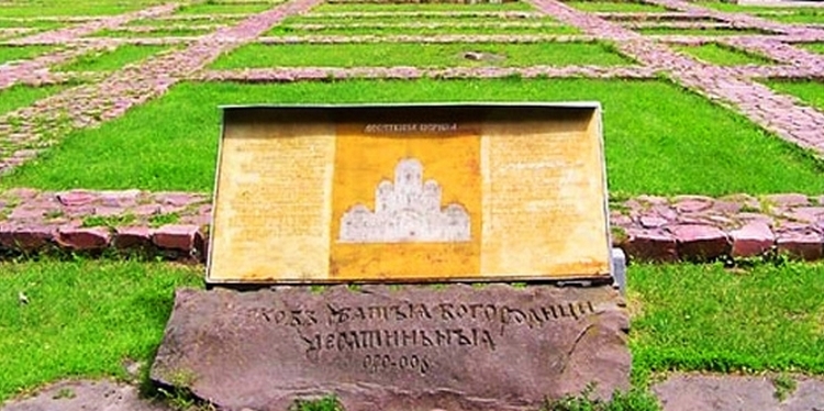 В Киеве восстановили оригинальный контур фундамента Десятинной церкви