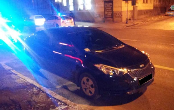Во Львове полиция задержала пьяного священника за рулем 1