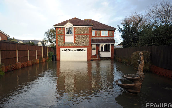 Наводнение в Англии и Шотландии: Спасатели заявляют о беспрецедентной ситуации 1