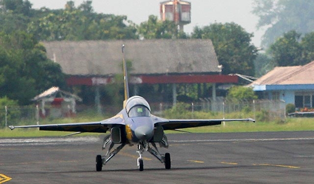 В Индонезии на авиашоу разбился самолет ВВС, двое пилотов погибли