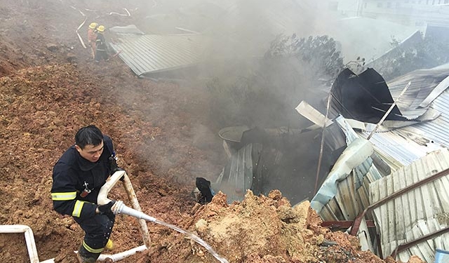 В Китае из-за оползня обрушились 17 жилых домов