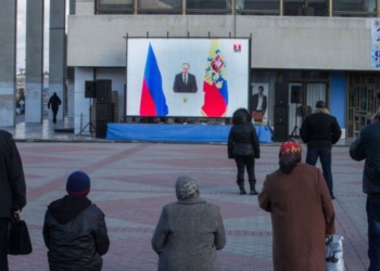 В Крыму народ зовут на площадь – смотреть пресс-конференцию Путина