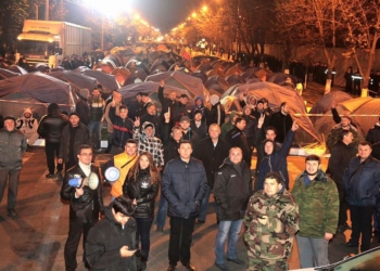 В Румынии сотни разъяренных пастухов ворвались в парламент