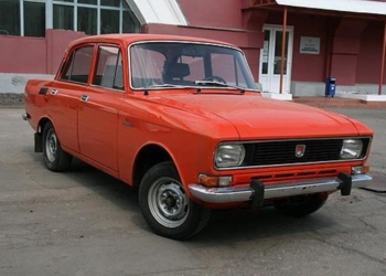 В Первомайске неизвестный угнал «Москвич» прямо со двора потерпевшей, а до этого запер её дома