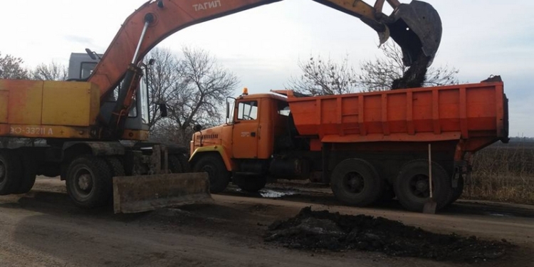Как ремонтируют Н-11 «Николаев-Днепропетровск»: дорожники взялись за самые проблемные участки