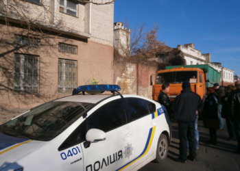 С ГП «Судостроительный завод им.61 коммунара» опять вывозят металл. На заводе говорят, что у них все законно