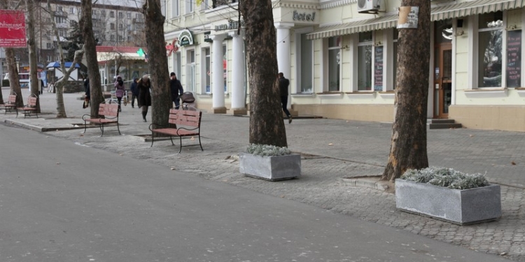 Популярная «стоянка» по ул. Советской у гостиницы «Континент» в Николаеве теперь для водителей недоступна