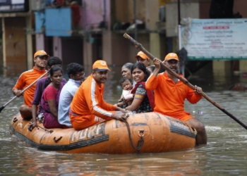 Индия страдает от сильного наводнения, число жертв растет