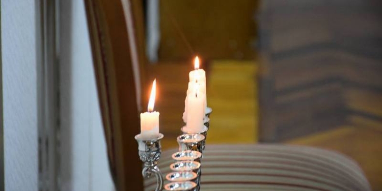 Глава Николаевской ОГА Вадим Мериков зажег ханукальные свечи