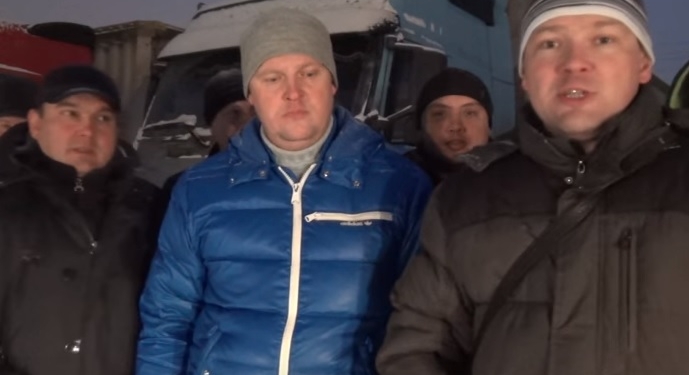 Дальнобойщики записали обращение к Путину: Вы не хотите или не можете