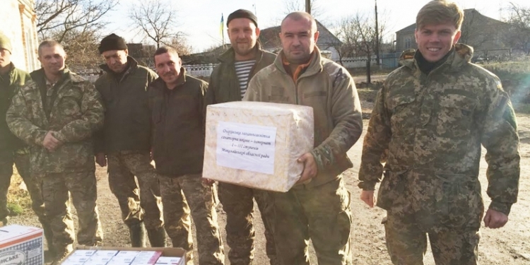 «Согрей солдата»: еще 20 спальников, теплые вещи и обереги николаевские волонтеры доставили военным