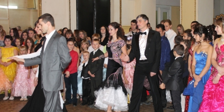 Николаевские скауты провели традиционный Молодежный классический бал