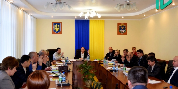 Приблизительно, но хотя бы так: депутаты Николаевского облсовета спорили, стоит ли рассматривать бюджет области на 2016 год без Госбюджета-2016