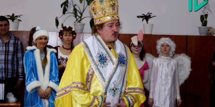 Фестиваль «До Миколая в Миколаїв!» завершился: Святой Николай и сказочные персонажи привезли подарки в Степовской детский дом-интернат