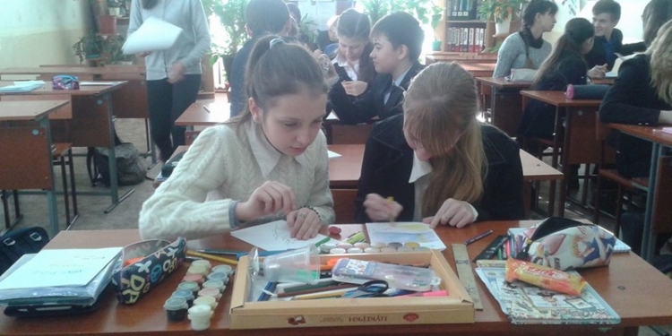 Восьмиклассники Николаевской гимназии №3 подготовили новогодние поздравления для бойцов в зону АТО