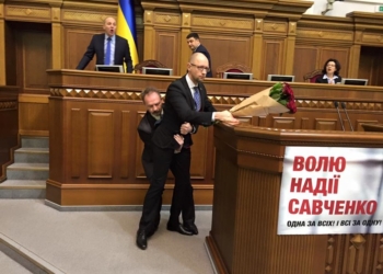 Депутат от БПП Барна напал на премьера Яценюка в Верховной Раде