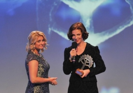 Украинка получила премию “Гордость Латвии” за помощь детям из Донбасса