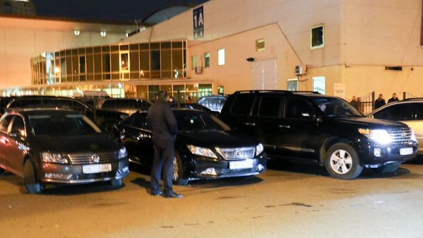 Борьбу с коррупцией можно только возглавить? На каких машинах приехали на форум борцы