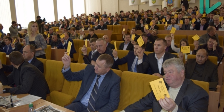 Демченко «выжала» из депутатов облсовета решение, призванное решить проблемы дорог Николаевской области