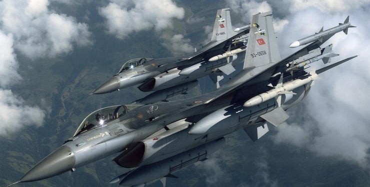 Турция авиаударами атаковала иракских курдов