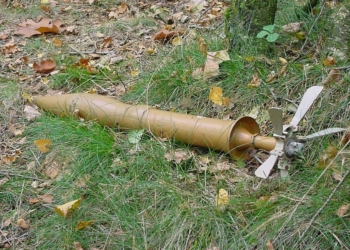 На Николаевщине в скирде соломы женщина обнаружила противотанковую гранату в упаковке