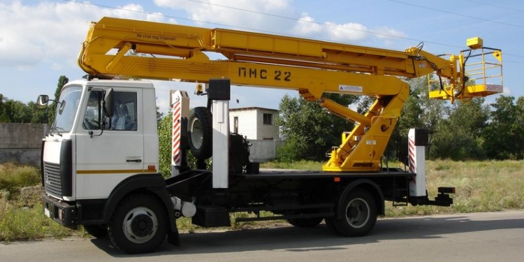 Николаевский Департамент ЖКХ купил автовышку за 1 миллион гривен