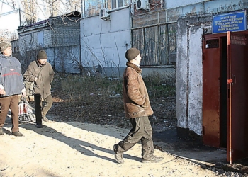 Николаевцев просят помочь теплыми вещами гражданам без определенного места жительства