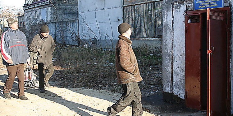 Николаевцев просят помочь теплыми вещами гражданам без определенного места жительства