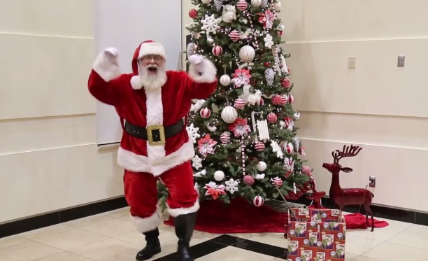 Российский юрист подал в суд на Дед Мороза за неисполненное желание