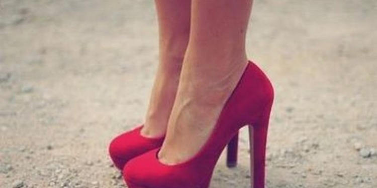 Коварные девушки из Николаева: одна обманула иностранца на 42 тыс.грн., а вторая – земляка на 21 тыс.грн., пообещав интимные услуги