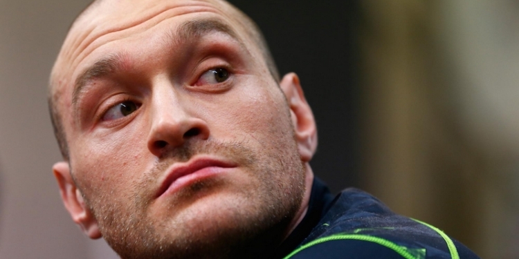 Фьюри готов “выбросить чемпионский пояс в мусорное ведро”, если его заставят драться с украинцем