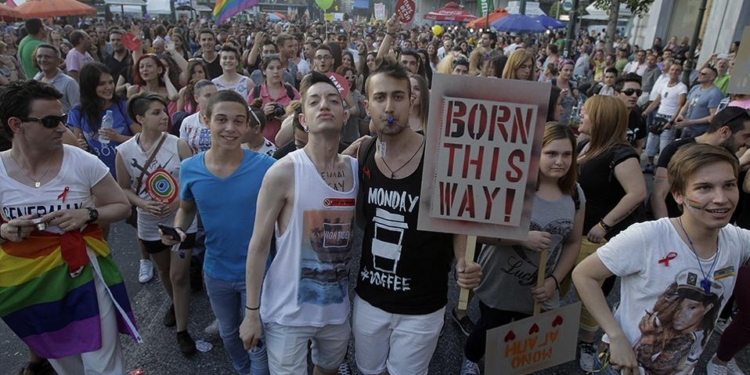 Греция приняла закон о праве однополых пар на гражданские союзы